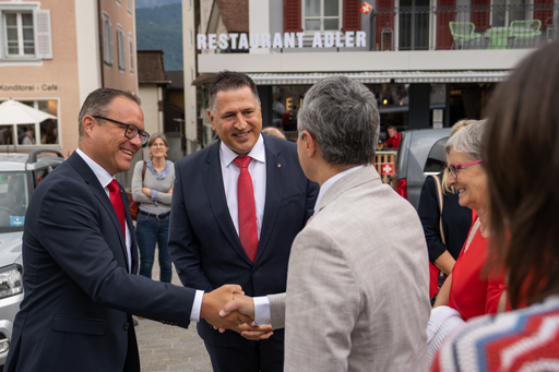 Regierungsrat Damian Meier begrüsst den Bundesrat.