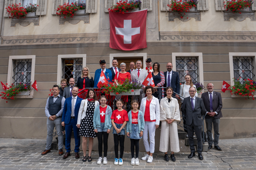 Gruppenfoto der Bezirks- und Regierungsräte mit dem Bundesrat Cassis.